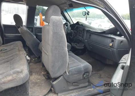 2000 Chevrolet Silverado 1500 Ls z USA, uszkodzony, nr VIN 2GCEC19V6Y1395562